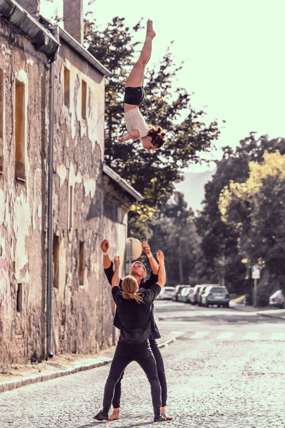 LOSERS CIRQUE COMPANY: ONYX