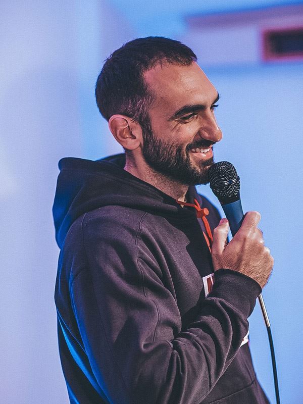 TIGRAN HOVAKIMYAN: TIGRAN JE VE MĚSTĚ