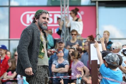 Cirk-UFF: Cirk La Putyka - Play 1. 6. 2014